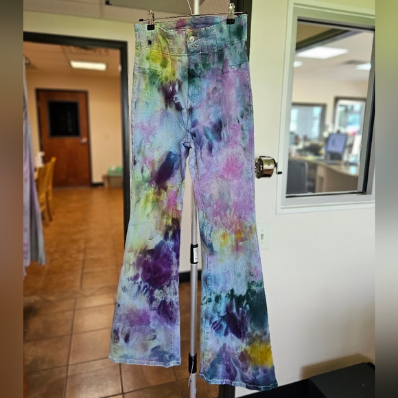 Recycled Riot ice dyed Jayde Jeans - Picture 3 of 6
